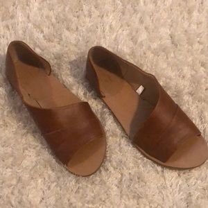 Universal Thread Slip On Flats